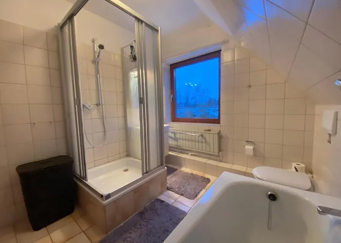 Gartenblick-oase: Obergeschosswohnung In Apartamento